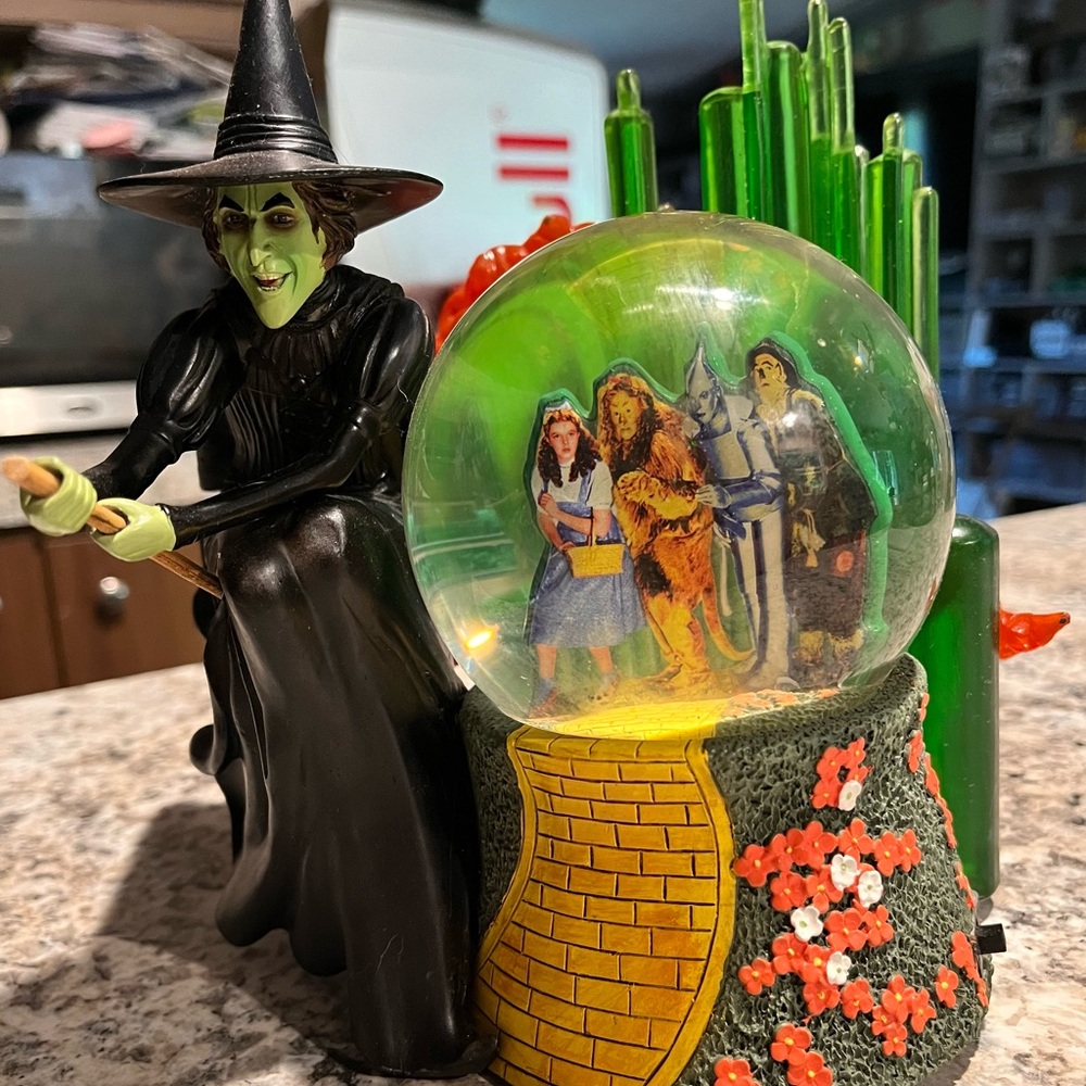 The Bradford Exchange Emerald Glitter Globe